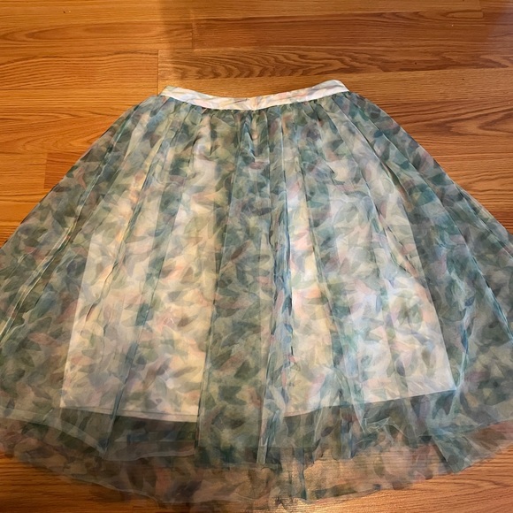Lauren Conrad Cinderella collection skirt - Picture 2 of 4